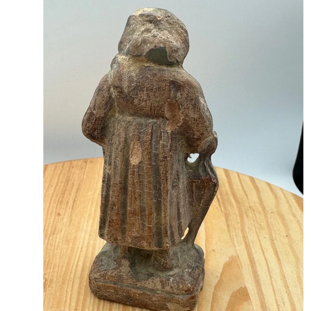 Vintage 1940s Syroco Peasant Woman Figurine - Primitive Folk Art Style